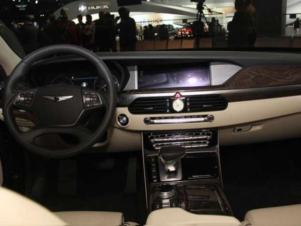 車標神似賓利車標、配置超強大的一款車！