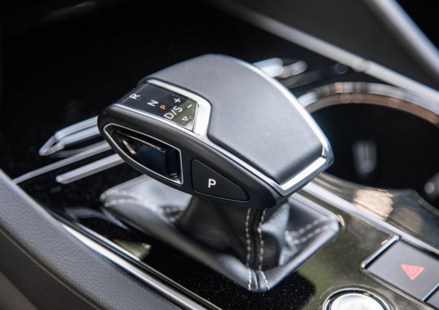 被車標坑慘的豪車!和卡宴同平臺,檔次不輸X5,降10萬卻沒人買