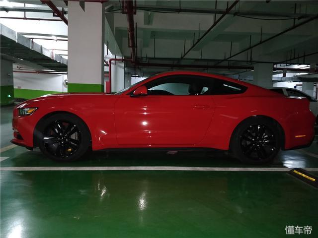 車標帶匹馬，卻比法拉利便宜300萬，可買它副駕照樣不缺妹子！