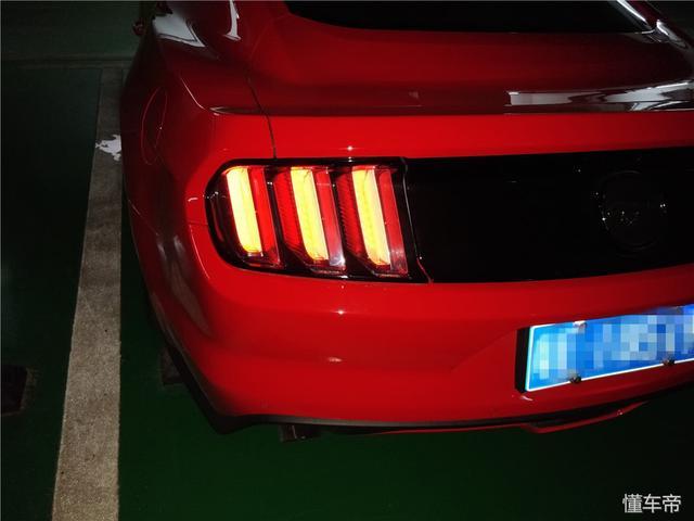 車標帶匹馬，卻比法拉利便宜300萬，可買它副駕照樣不缺妹子！