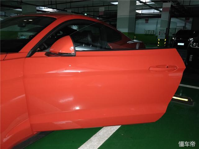 車標帶匹馬，卻比法拉利便宜300萬，可買它副駕照樣不缺妹子！