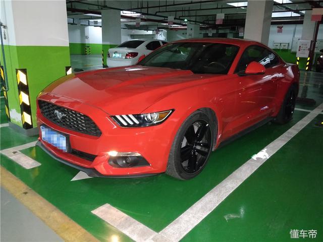 車標帶匹馬，卻比法拉利便宜300萬，可買它副駕照樣不缺妹子！