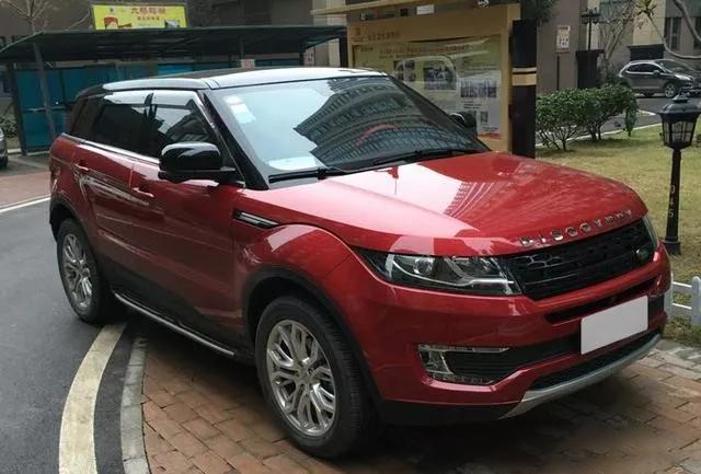 車主將車標志換成自己名字，并且在車牌下還安裝88888&ldquo;牌照&rdquo;！