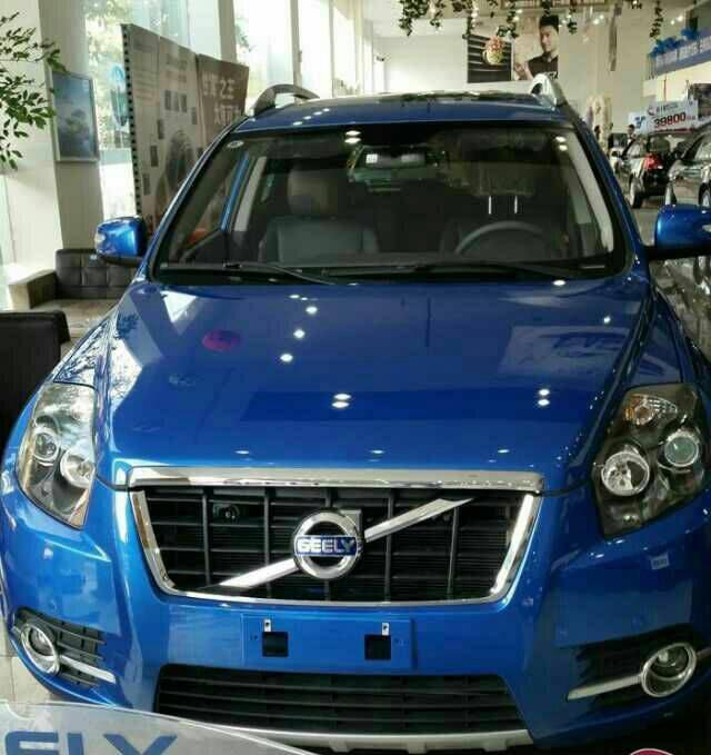 車主將車標志換成自己名字，并且在車牌下還安裝88888&ldquo;牌照&rdquo;！