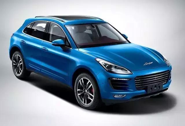 車主將車標志換成自己名字，并且在車牌下還安裝88888&ldquo;牌照&rdquo;！