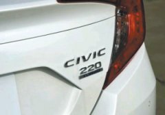 了解汽車參數，從認識車尾標