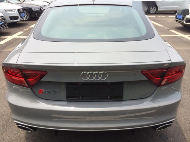 路上遇見這些車尾標(biāo)志的車，不要輕易超車了，都不是好惹的主