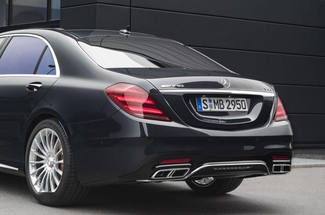 路上遇見這些車尾標(biāo)志的車，不要輕易超車了，都不是好惹的主