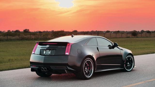 路上遇見這些車尾標(biāo)志的車，不要輕易超車了，都不是好惹的主