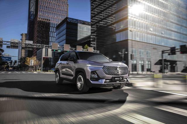 別看不起國產車標了！保時捷舊logo還不如寶駿，寶馬的舊車標更丑