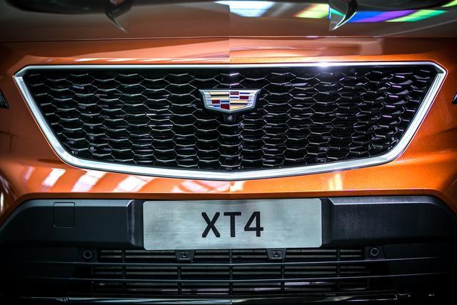 別看不起國產車標了！保時捷舊logo還不如寶駿，寶馬的舊車標更丑