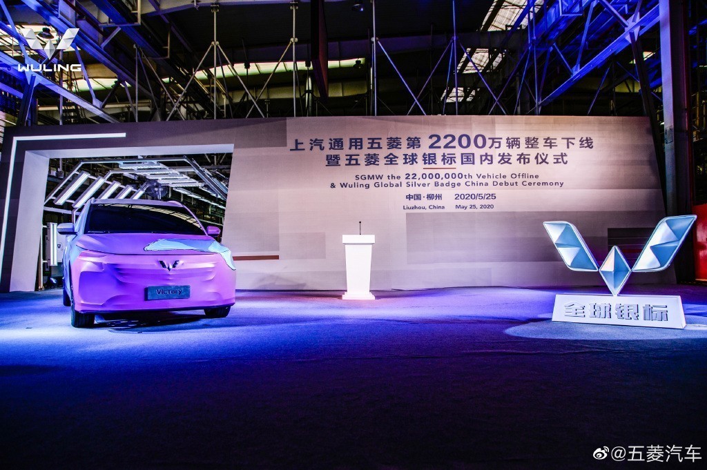 五菱汽車煥新，迎來全新銀色車標LOGO