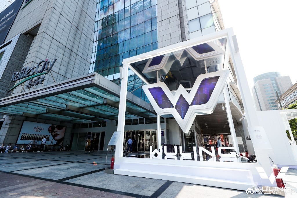 五菱汽車煥新，迎來全新銀色車標LOGO