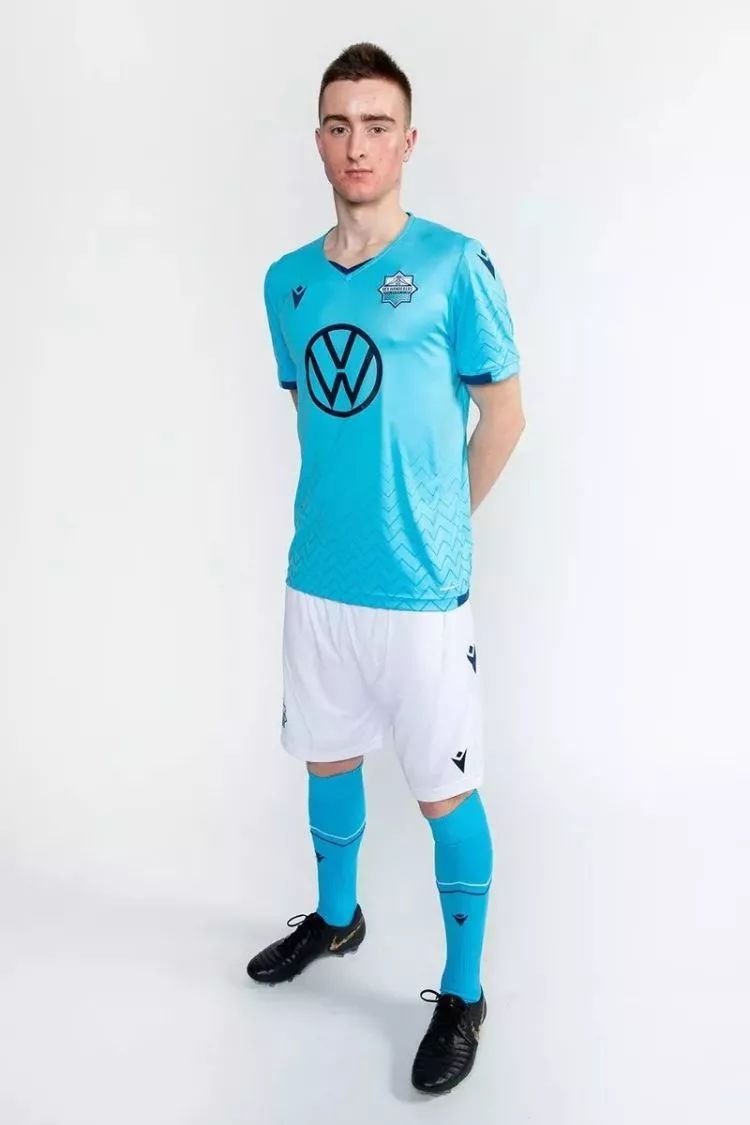 大眾新LOGO曝光，都快瘦成閃電了