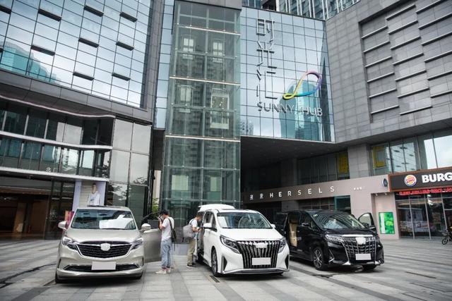 要不是那個Logo，這臺車的氣場可趕得上那百萬豪車了