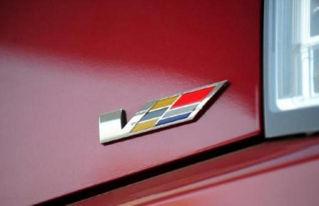 路上遇見這些車尾標(biāo)志的車，就不要輕易超車了