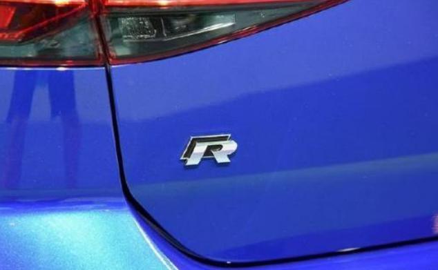 路上遇見這些車尾標(biāo)志的車，就不要輕易超車了