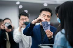 發布兩款新Logo，榮威戰略轉型