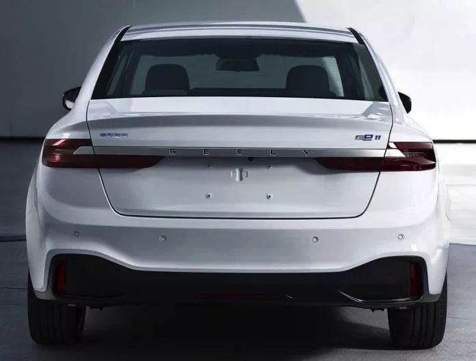 吉利新LOGO加持，這款車聽說要挑戰(zhàn)特斯拉Model 3！