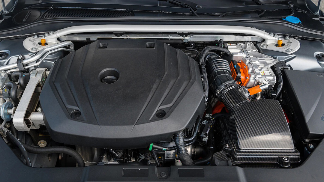 性能炸裂，來(lái)頭嚇人，但是99%的人連這車標(biāo)志都認(rèn)不得