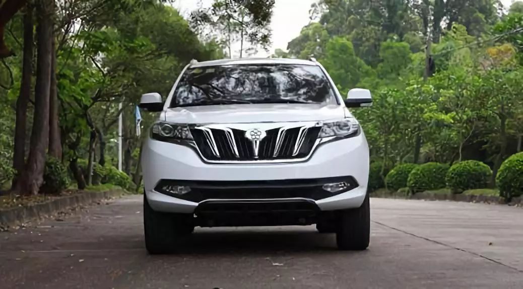 上海無人駕駛公交車造型亮相，五環(huán)logo酷似董明珠銀隆造車logo