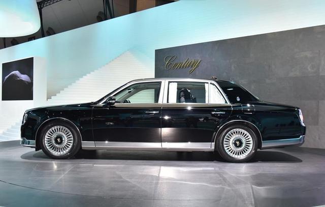 掛鳳凰標(biāo)志的豐田車，全國(guó)不超20臺(tái)，開(kāi)出來(lái)勞斯萊斯都得讓路