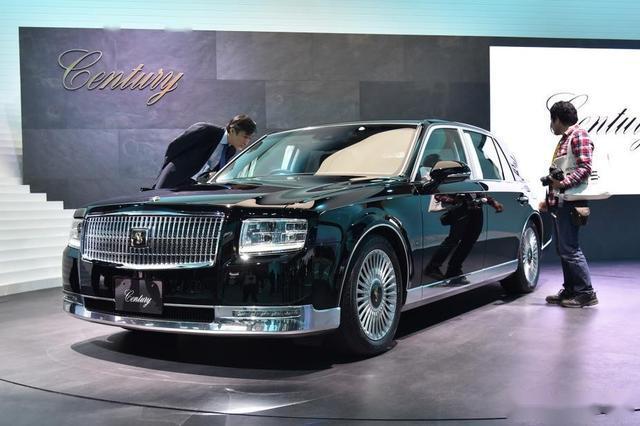 掛鳳凰標(biāo)志的豐田車，全國(guó)不超20臺(tái)，開(kāi)出來(lái)勞斯萊斯都得讓路