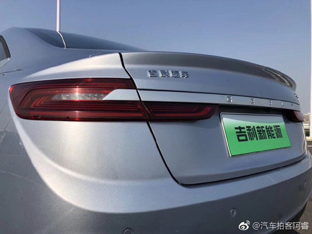 吉利Ge11無偽實車圖 全新LOGO/明年上市