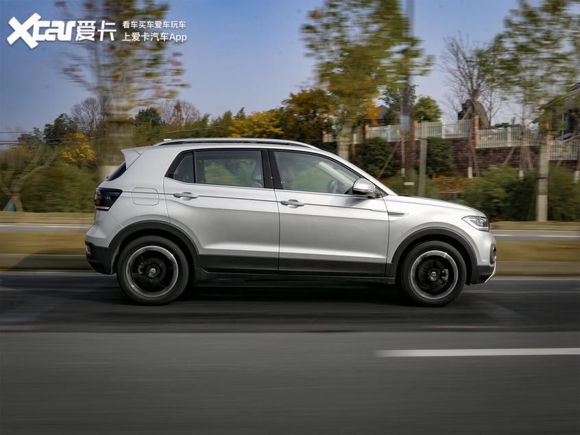 大眾新logo？車尾帶字母？這輛小型SUV不一般