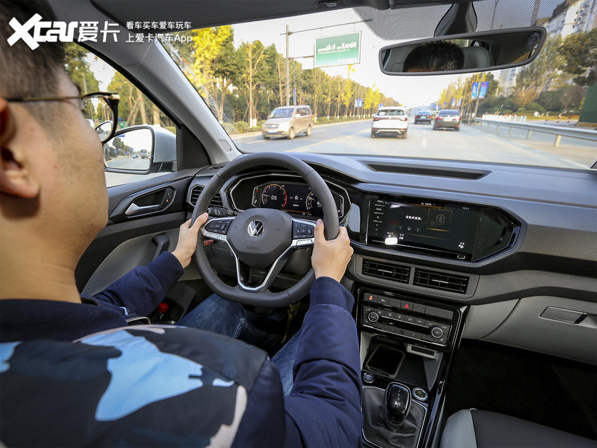 大眾新logo？車尾帶字母？這輛小型SUV不一般