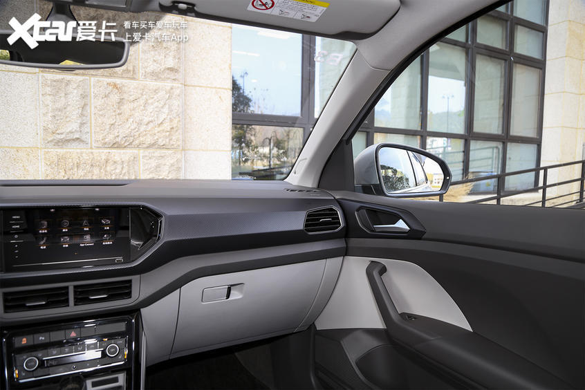 大眾新logo？車尾帶字母？這輛小型SUV不一般