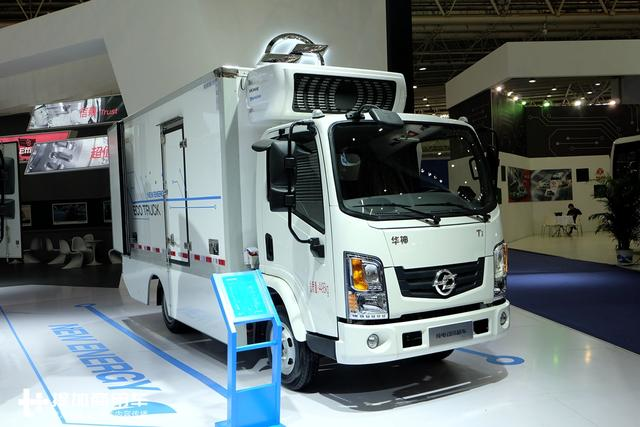 東風新推出的卡車品牌，LOGO很怪異，大家看看這內飾還行嗎？