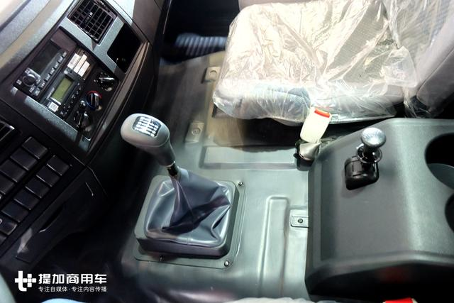 東風新推出的卡車品牌，LOGO很怪異，大家看看這內飾還行嗎？