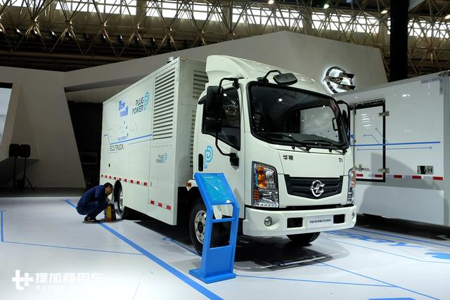 東風新推出的卡車品牌，LOGO很怪異，大家看看這內飾還行嗎？