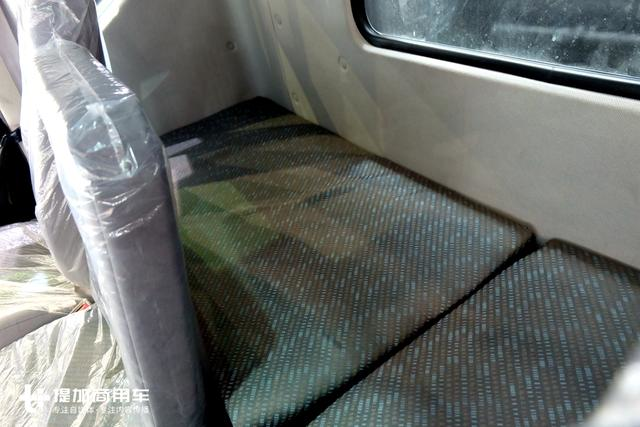 東風新推出的卡車品牌，LOGO很怪異，大家看看這內飾還行嗎？