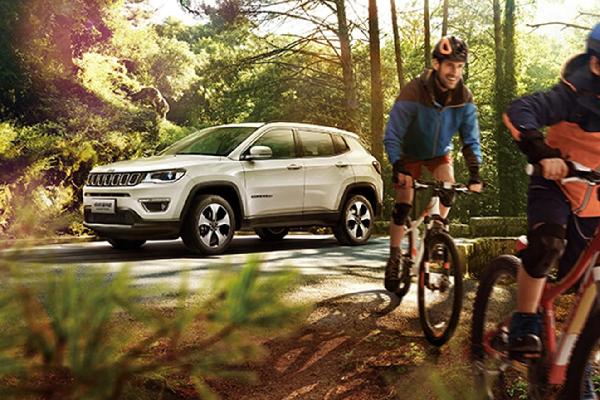 SUV 車身上這個標(biāo)志，是美國軍方對越野車能力認證