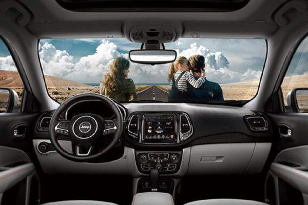 SUV 車身上這個標(biāo)志，是美國軍方對越野車能力認證