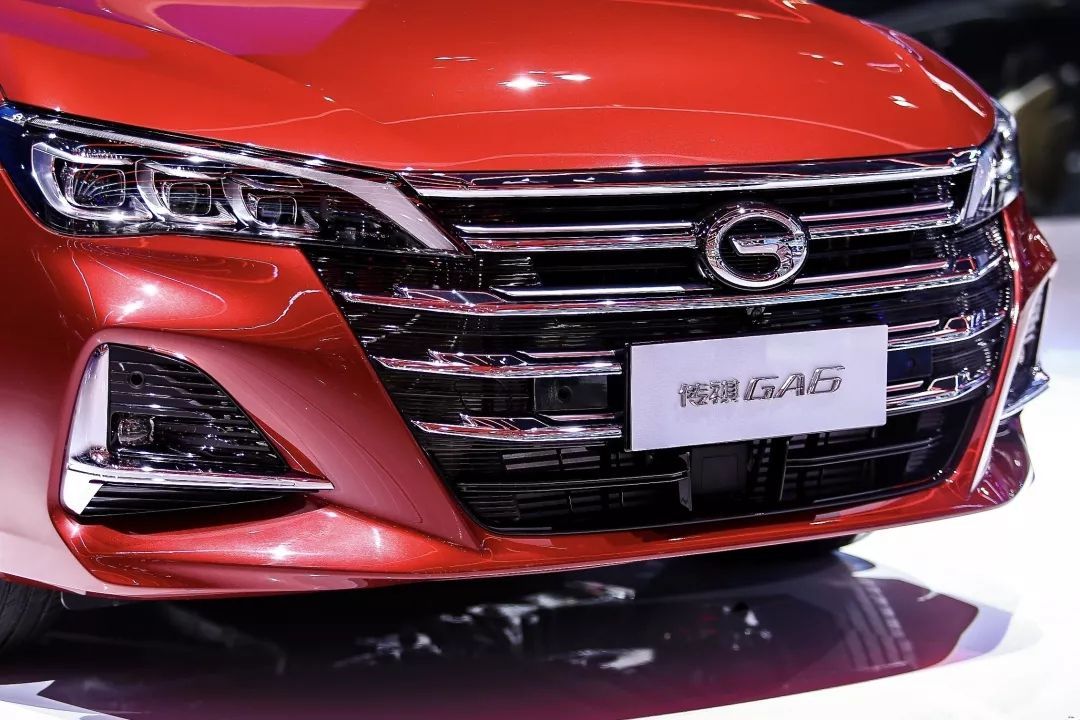 三款10萬級轎車各具特色，堪比合資，換了LOGO更完美了