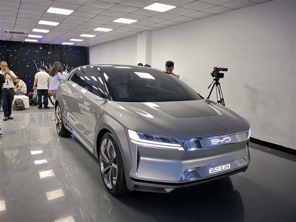 國內(nèi)外車企掀起換標風潮，為何新LOGO一致走向扁平化風格