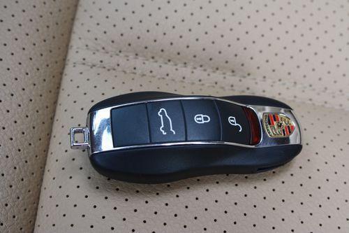 各種豪車的車鑰匙造型，較喜歡的就是瑪莎拉蒂，真好看！