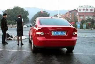 疏忽路面上這個標志 車主直接賠了9萬多。