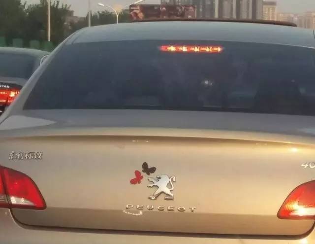 10萬的車偷偷改成100萬的車標我能理解，但上千萬的跑車硬是改成山寨車標到底是圖個啥？