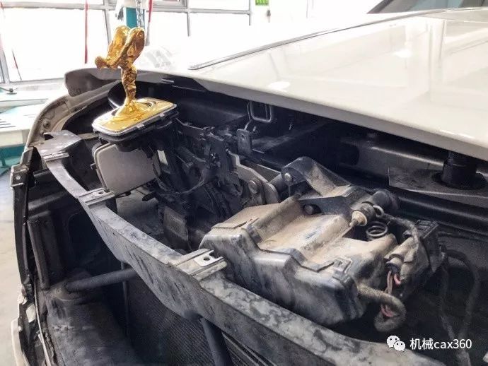 勞斯萊斯車標一碰自動收回，怎么做到的？