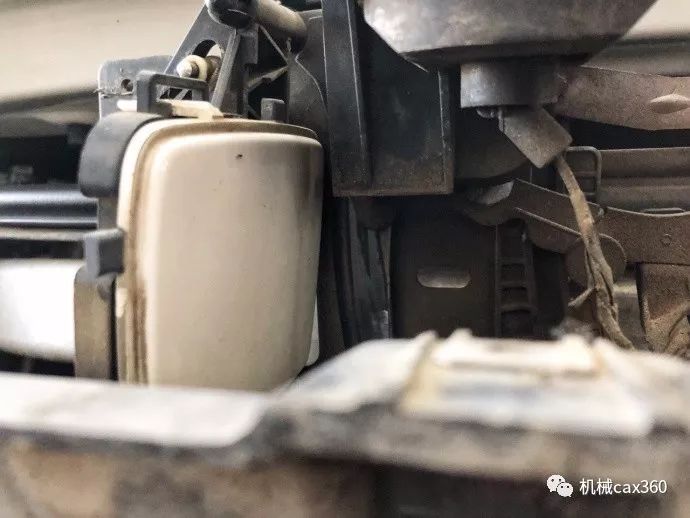 勞斯萊斯車標一碰自動收回，怎么做到的？