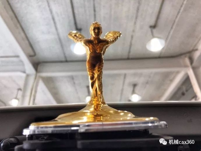 勞斯萊斯車標一碰自動收回，怎么做到的？