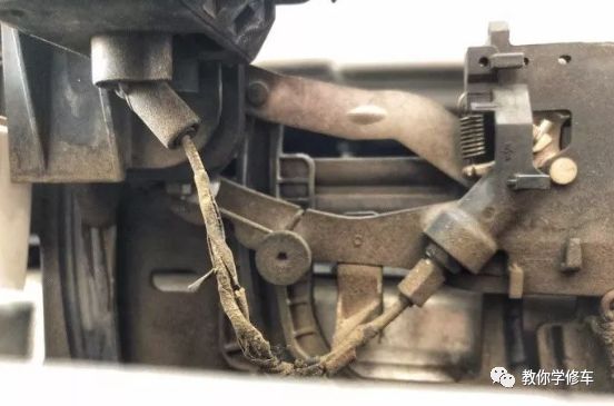 勞斯萊斯車標(biāo)一碰自動(dòng)收回，什么原理？