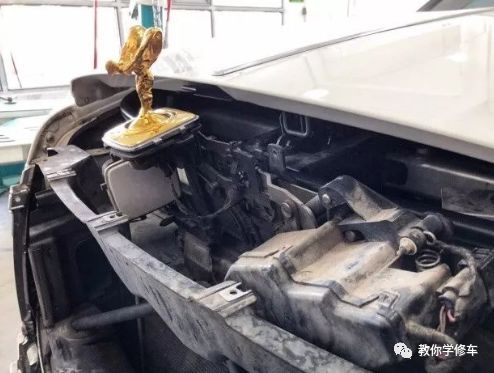 勞斯萊斯車標(biāo)一碰自動(dòng)收回，什么原理？