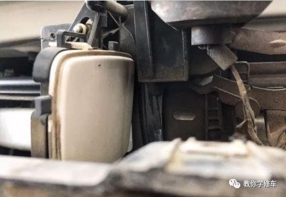 勞斯萊斯車標(biāo)一碰自動(dòng)收回，什么原理？