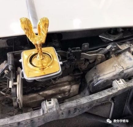 勞斯萊斯車標(biāo)一碰自動(dòng)收回，什么原理？