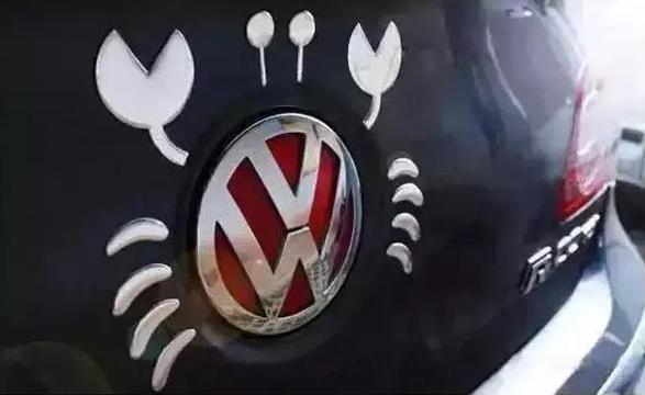 看車標你能判斷這是什么車嗎？已被車主玩壞